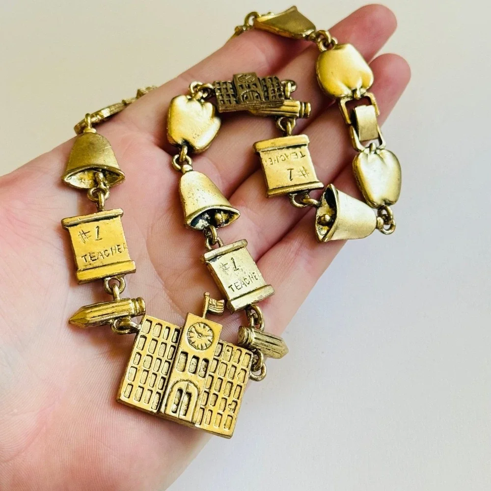 Bergdorf Goodman BG 1995 Necklace Teacher School Retro link VTG Collar gold 17